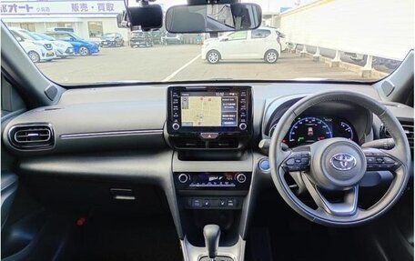 Toyota Yaris Cross, 2022 год, 1 650 000 рублей, 10 фотография