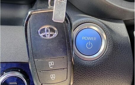 Toyota Yaris Cross, 2022 год, 1 650 000 рублей, 13 фотография