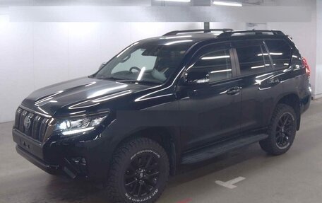 Toyota Land Cruiser Prado 150 рестайлинг 2, 2021 год, 8 000 000 рублей, 3 фотография