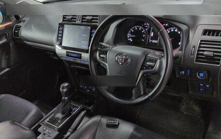 Toyota Land Cruiser Prado 150 рестайлинг 2, 2021 год, 8 000 000 рублей, 5 фотография