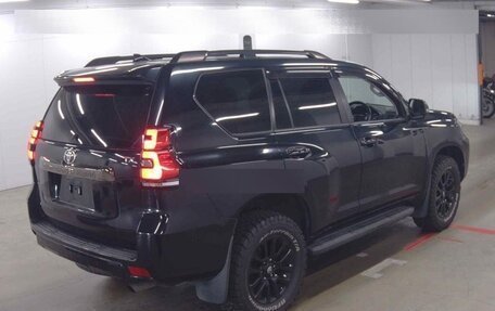 Toyota Land Cruiser Prado 150 рестайлинг 2, 2021 год, 8 000 000 рублей, 4 фотография