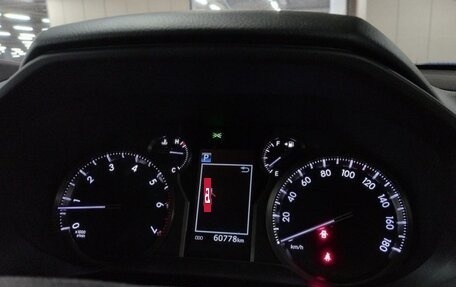 Toyota Land Cruiser Prado 150 рестайлинг 2, 2021 год, 8 000 000 рублей, 6 фотография