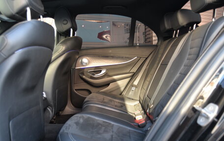 Mercedes-Benz E-Класс, 2017 год, 2 490 000 рублей, 21 фотография