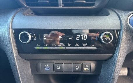 Toyota Yaris Cross, 2023 год, 1 680 000 рублей, 13 фотография