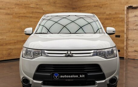 Mitsubishi Outlander III рестайлинг 3, 2014 год, 1 520 000 рублей, 2 фотография