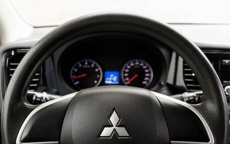 Mitsubishi Outlander III рестайлинг 3, 2014 год, 1 520 000 рублей, 12 фотография