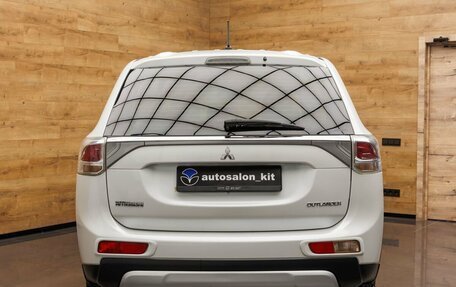 Mitsubishi Outlander III рестайлинг 3, 2014 год, 1 520 000 рублей, 5 фотография