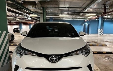 Toyota C-HR I рестайлинг, 2018 год, 2 690 000 рублей, 3 фотография