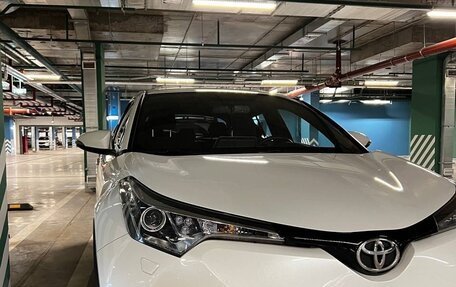 Toyota C-HR I рестайлинг, 2018 год, 2 690 000 рублей, 8 фотография