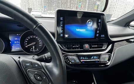 Toyota C-HR I рестайлинг, 2018 год, 2 690 000 рублей, 11 фотография