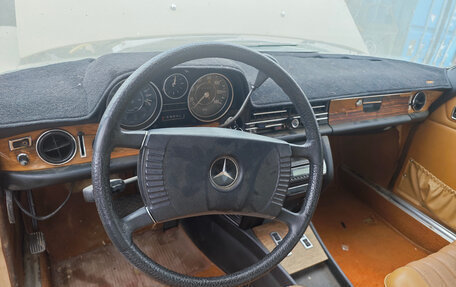 Mercedes-Benz W114, 1973 год, 3 900 000 рублей, 17 фотография