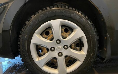 Hyundai Solaris II рестайлинг, 2011 год, 500 000 рублей, 20 фотография