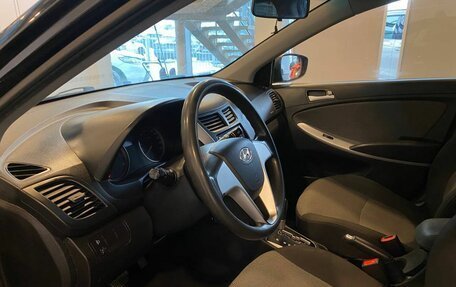 Hyundai Solaris II рестайлинг, 2011 год, 500 000 рублей, 23 фотография