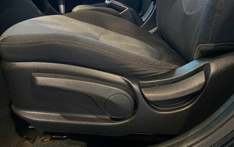 Hyundai Solaris II рестайлинг, 2011 год, 500 000 рублей, 33 фотография