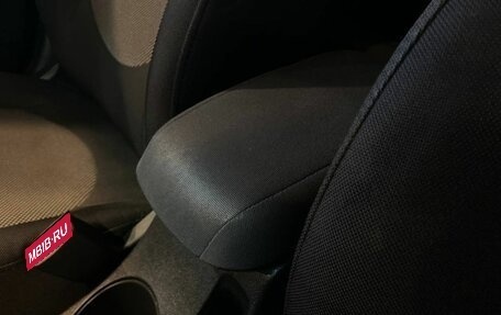 Hyundai Solaris II рестайлинг, 2011 год, 500 000 рублей, 32 фотография