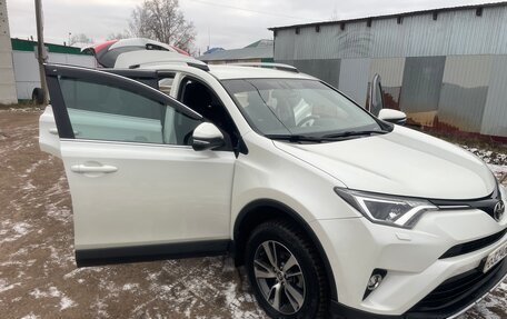Toyota RAV4, 2017 год, 2 550 000 рублей, 2 фотография