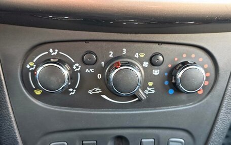 Renault Sandero II рестайлинг, 2019 год, 1 050 000 рублей, 15 фотография