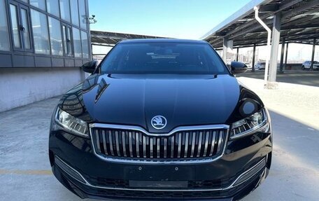 Skoda Superb, 2026 год, 2 200 000 рублей, 2 фотография