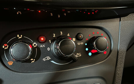 Renault Logan II, 2020 год, 1 199 000 рублей, 14 фотография