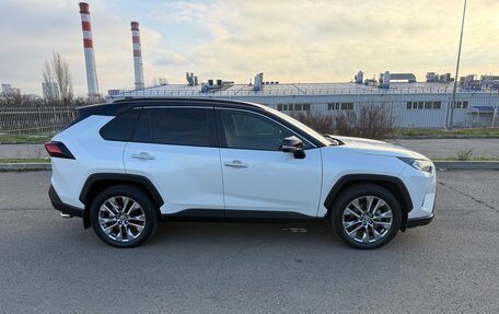 Toyota RAV4, 2021 год, 3 870 000 рублей, 2 фотография