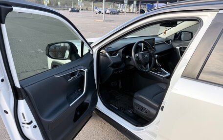 Toyota RAV4, 2021 год, 3 870 000 рублей, 8 фотография