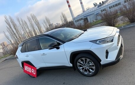 Toyota RAV4, 2021 год, 3 870 000 рублей, 3 фотография
