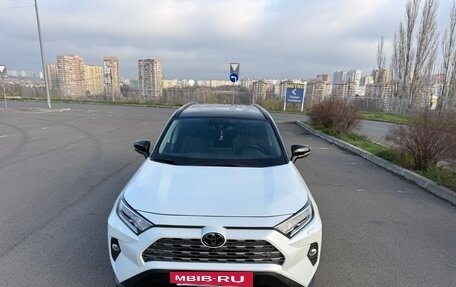 Toyota RAV4, 2021 год, 3 870 000 рублей, 4 фотография