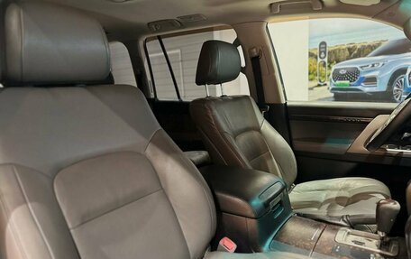 Toyota Land Cruiser 200, 2010 год, 2 850 000 рублей, 24 фотография