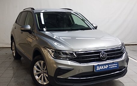 Volkswagen Tiguan II, 2021 год, 2 550 000 рублей, 2 фотография