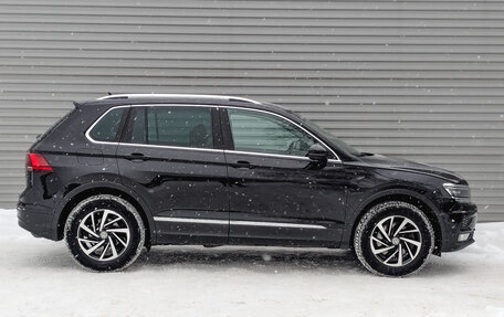 Volkswagen Tiguan II, 2018 год, 2 250 000 рублей, 4 фотография
