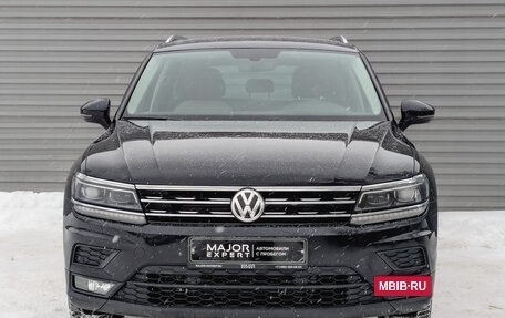 Volkswagen Tiguan II, 2018 год, 2 250 000 рублей, 2 фотография