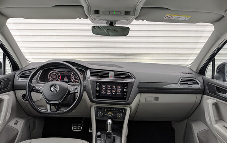 Volkswagen Tiguan II, 2018 год, 2 250 000 рублей, 13 фотография