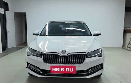 Skoda Superb III рестайлинг, 2021 год, 2 014 000 рублей, 2 фотография