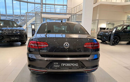 Volkswagen Passat B8 рестайлинг, 2018 год, 2 177 000 рублей, 6 фотография