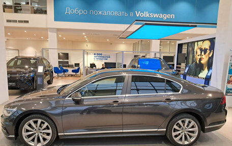 Volkswagen Passat B8 рестайлинг, 2018 год, 2 177 000 рублей, 8 фотография