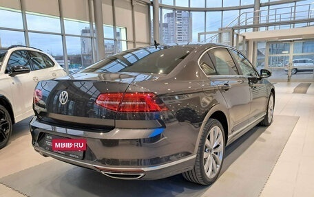 Volkswagen Passat B8 рестайлинг, 2018 год, 2 177 000 рублей, 5 фотография