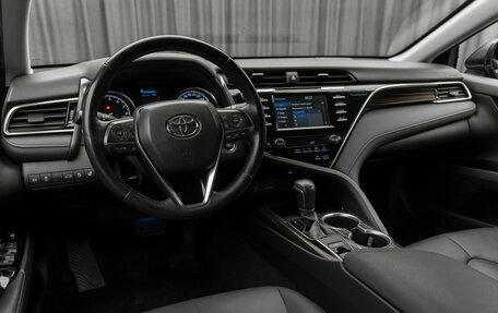 Toyota Camry, 2018 год, 3 040 000 рублей, 9 фотография