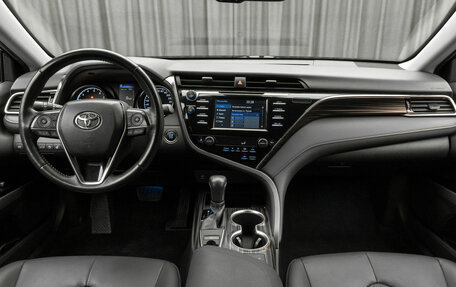 Toyota Camry, 2018 год, 3 040 000 рублей, 10 фотография