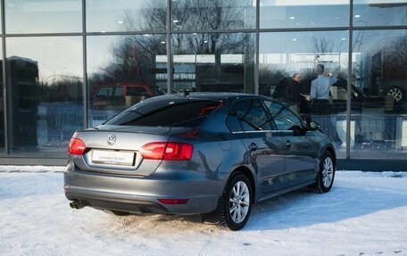 Volkswagen Jetta VI, 2013 год, 1 000 000 рублей, 2 фотография