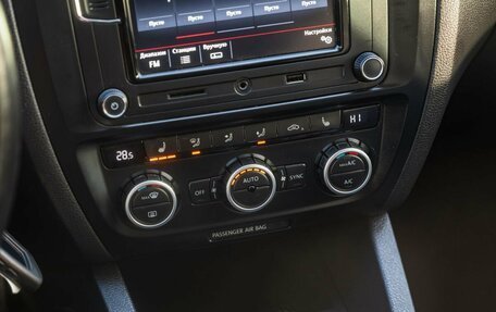 Volkswagen Jetta VI, 2013 год, 1 000 000 рублей, 22 фотография