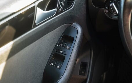 Volkswagen Jetta VI, 2013 год, 1 000 000 рублей, 24 фотография