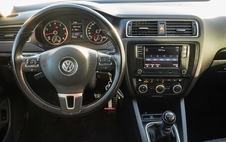 Volkswagen Jetta VI, 2013 год, 1 000 000 рублей, 20 фотография