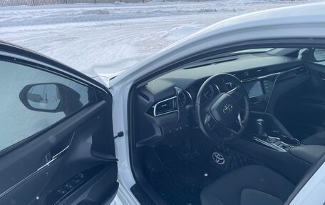 Toyota Camry, 2021 год, 2 800 000 рублей, 5 фотография