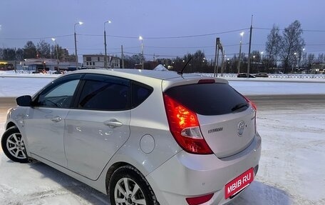 Hyundai Solaris II рестайлинг, 2011 год, 670 000 рублей, 4 фотография