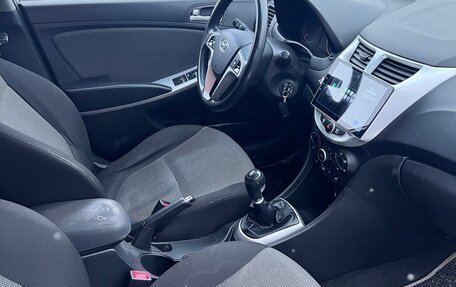 Hyundai Solaris II рестайлинг, 2011 год, 670 000 рублей, 13 фотография