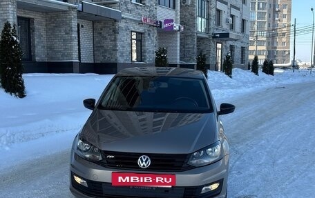 Volkswagen Polo VI (EU Market), 2017 год, 1 165 000 рублей, 2 фотография