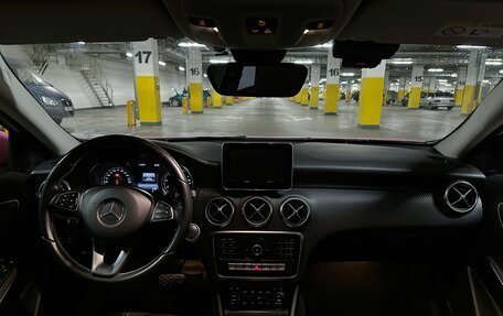 Mercedes-Benz A-Класс, 2017 год, 2 000 000 рублей, 12 фотография
