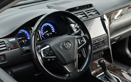 Toyota Camry, 2017 год, 1 895 000 рублей, 6 фотография