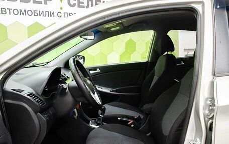 Hyundai Solaris II рестайлинг, 2011 год, 700 000 рублей, 12 фотография