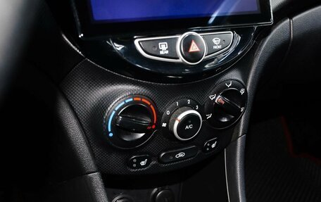 Hyundai Solaris II рестайлинг, 2011 год, 700 000 рублей, 18 фотография